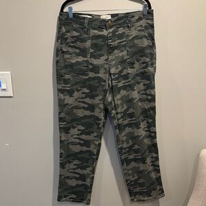 Universal Thread High Rise Slim Straight Pants - Green Camouflage